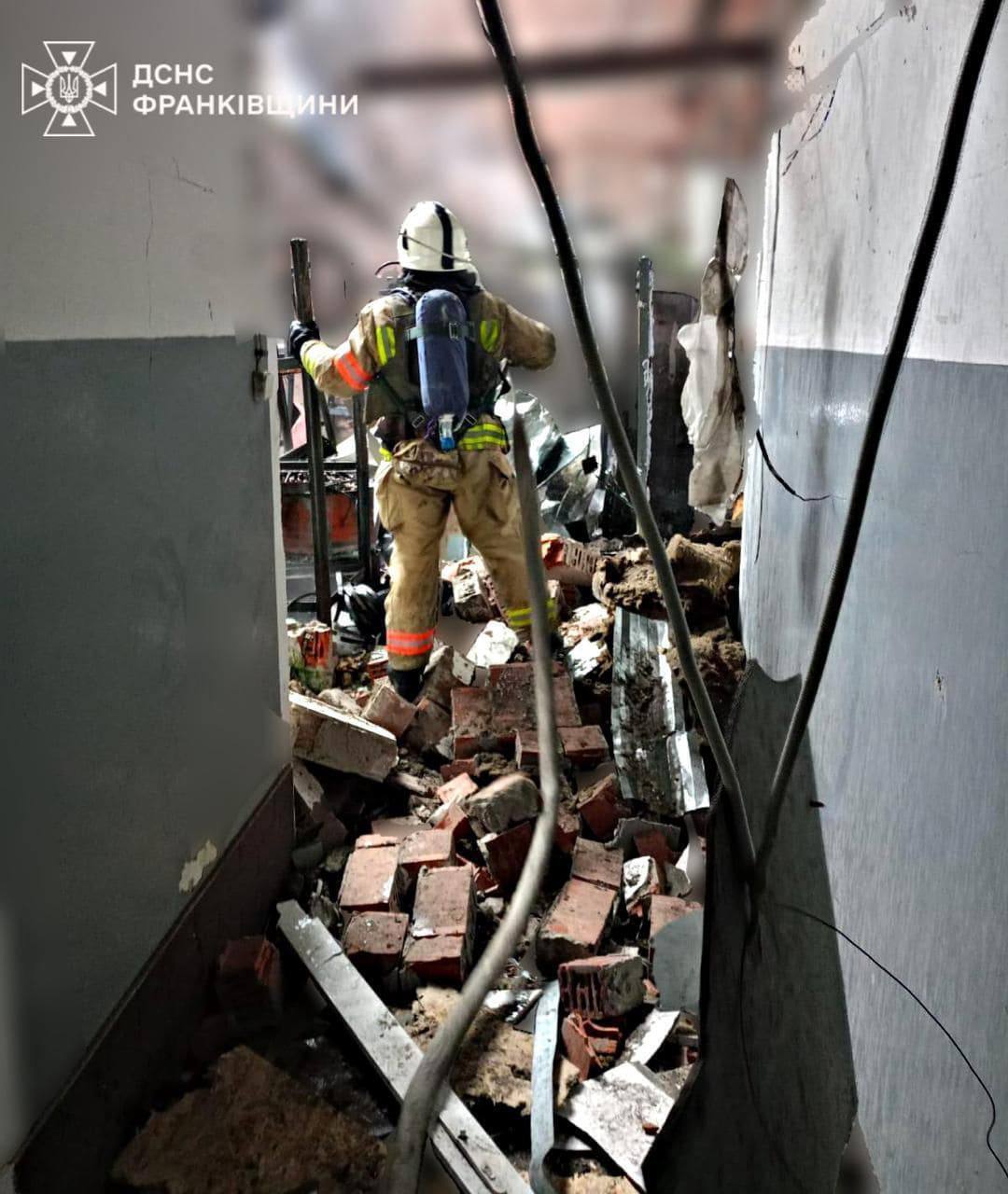 Сотні дронів і ракети, є жертви: РФ влаштувала комбіновану повітряну атаку на Україну. Усі деталі та фото