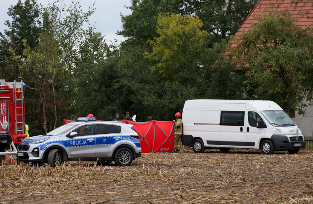 Во время атаки РФ на Украину: под Варшавой обнаружили обломки дрона. Фото