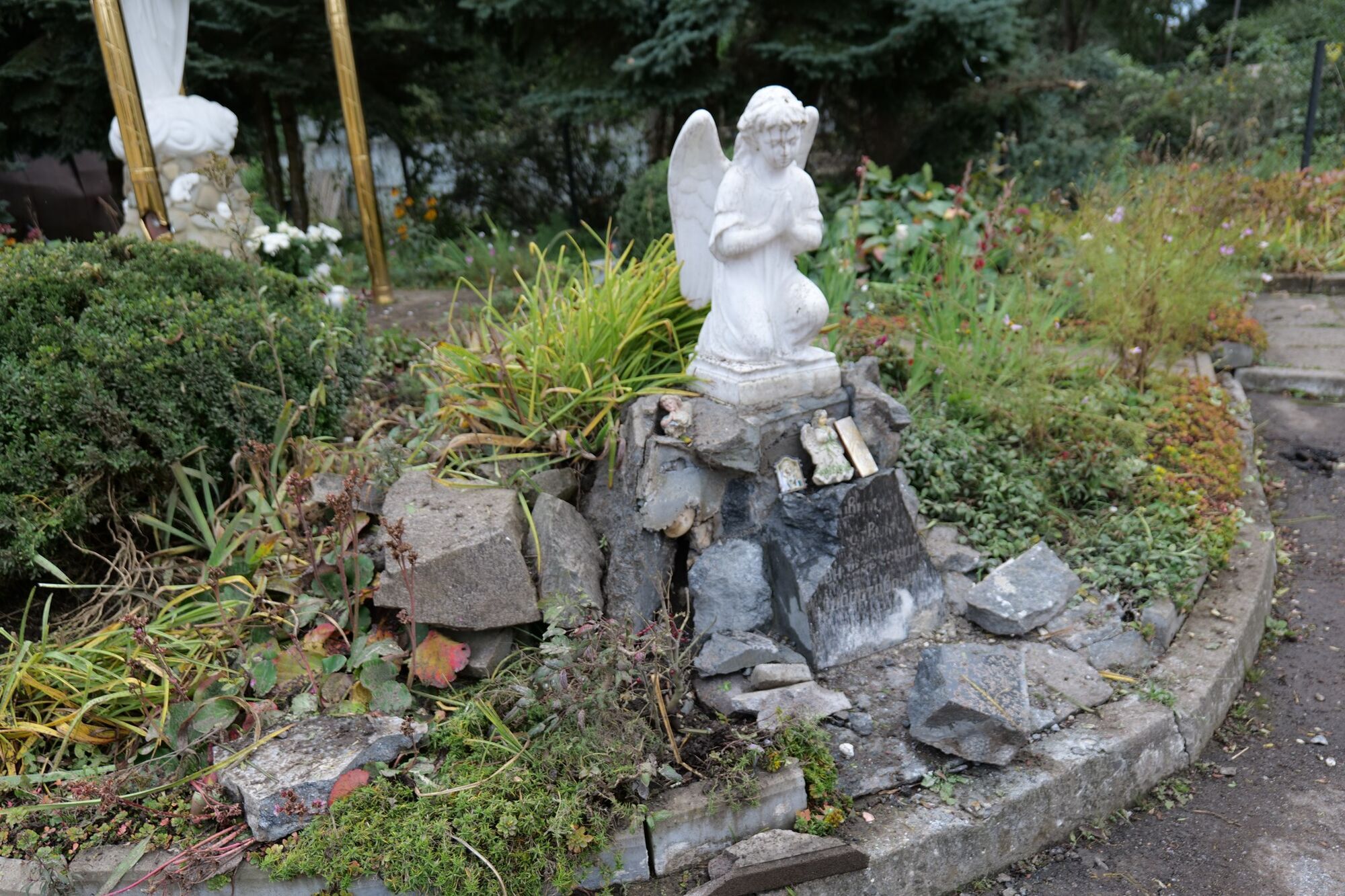 Почти разрушенная колокольня: во Львове в результате удара РФ поврежден храм Успения Пресвятой Богородицы. Фото