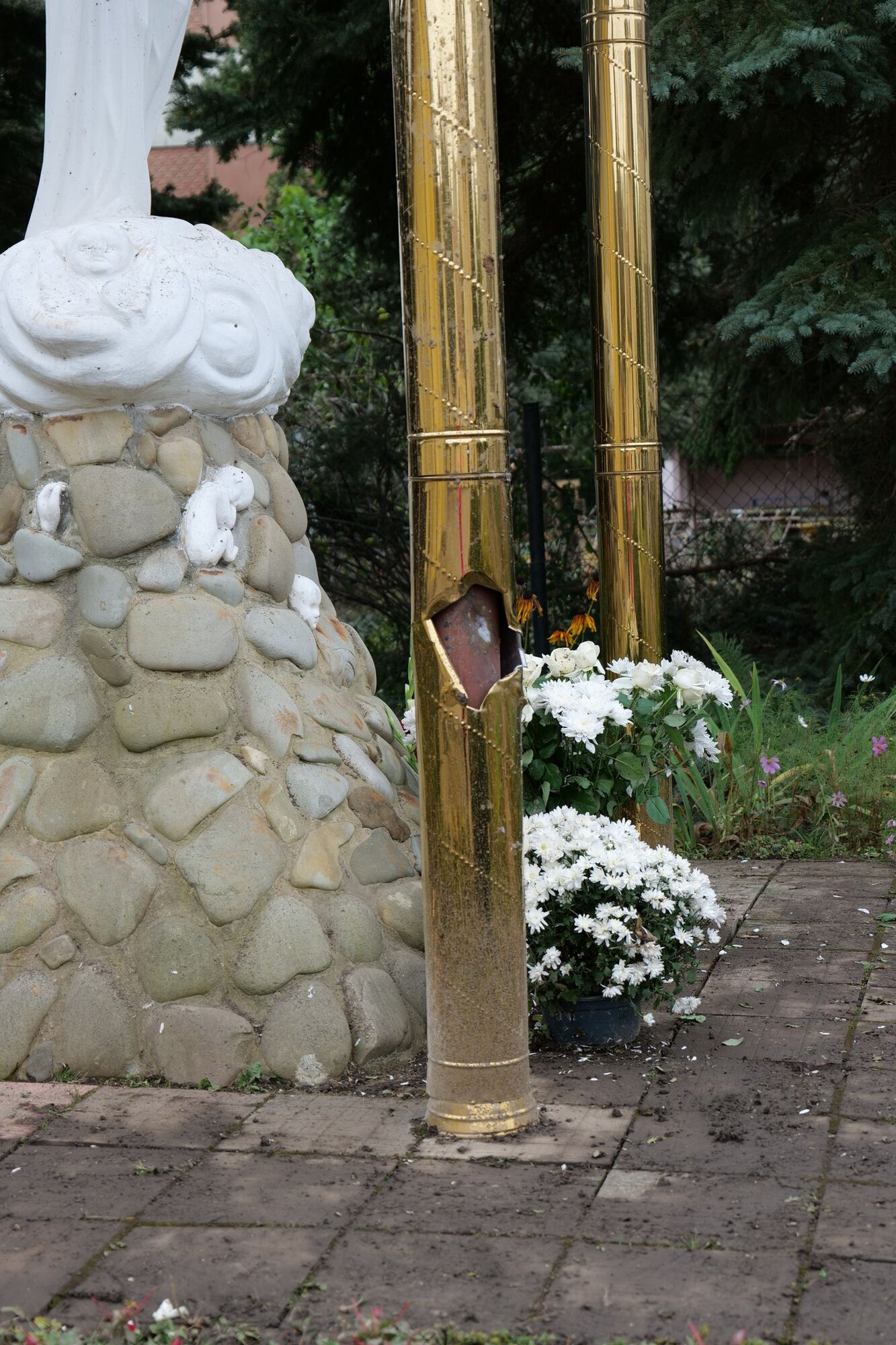 Почти разрушенная колокольня: во Львове в результате удара РФ поврежден храм Успения Пресвятой Богородицы. Фото