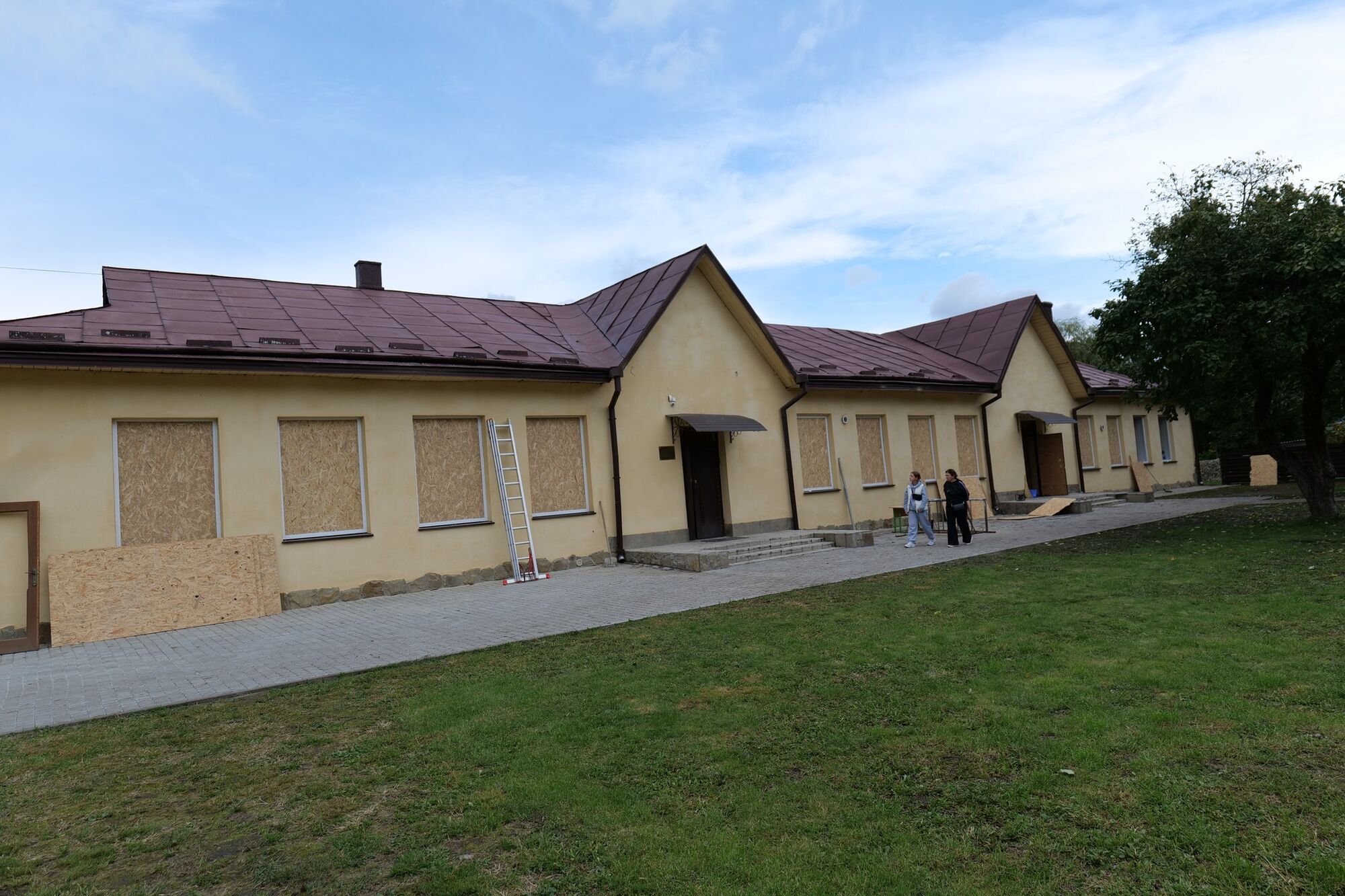 Почти разрушенная колокольня: во Львове в результате удара РФ поврежден храм Успения Пресвятой Богородицы. Фото