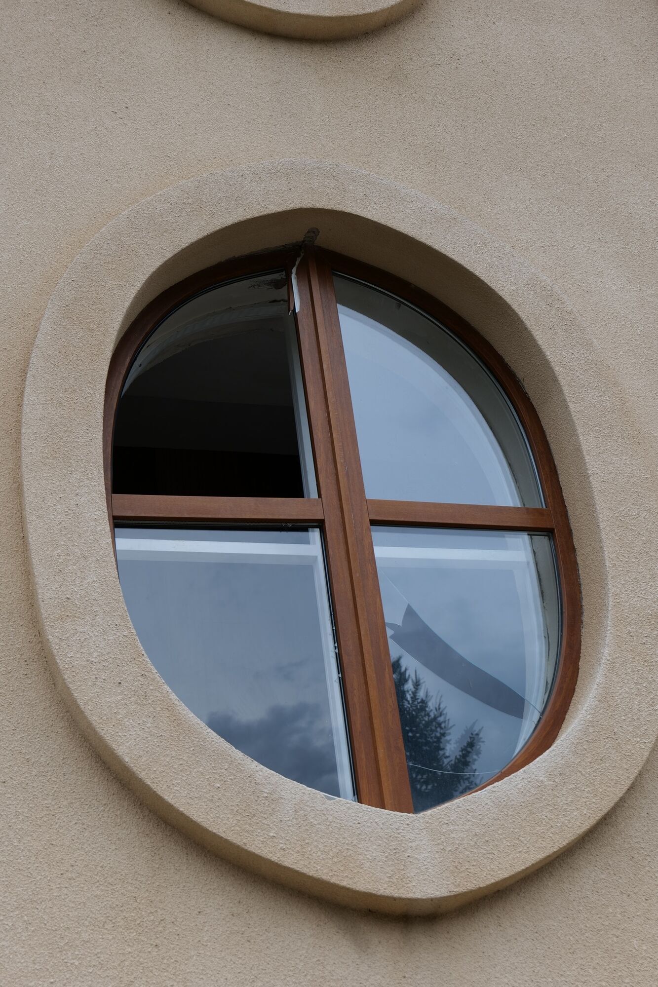 Почти разрушенная колокольня: во Львове в результате удара РФ поврежден храм Успения Пресвятой Богородицы. Фото