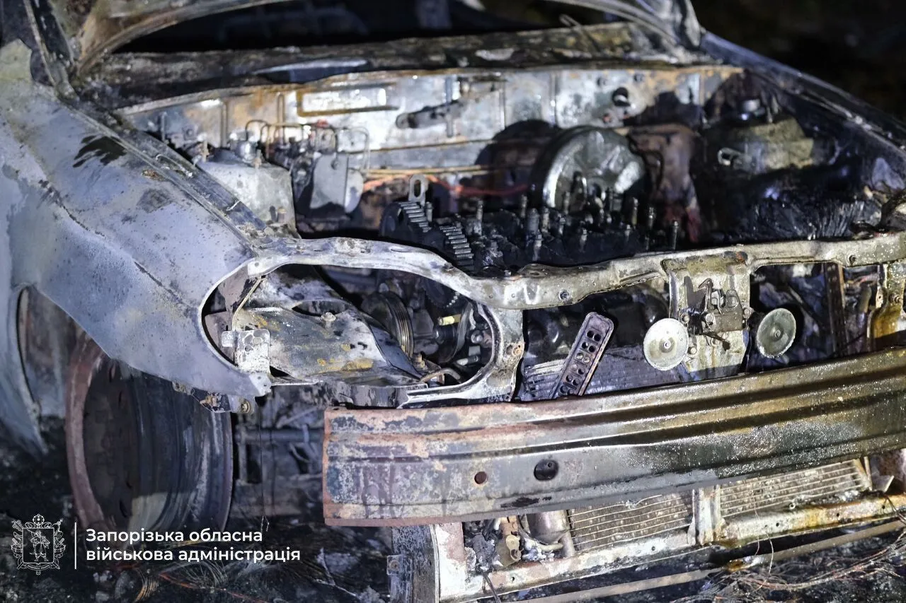 Війська РФ атакували Запоріжжя: є жертва, постраждали 9 осіб, пошкоджено будинки і авто. Фото і відео