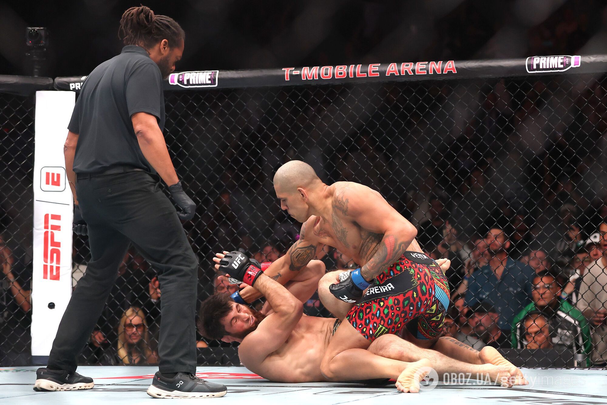 Российского чемпиона унизительно избили на UFC, за 80 секунд отобрав титул. Видео