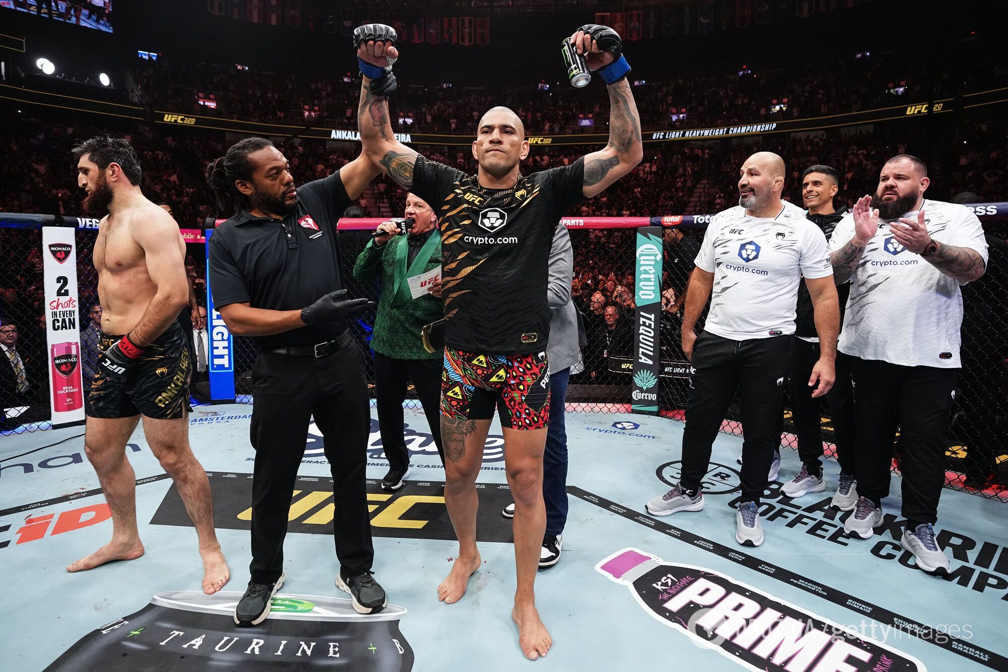 Российского чемпиона унизительно избили на UFC, за 80 секунд отобрав титул. Видео