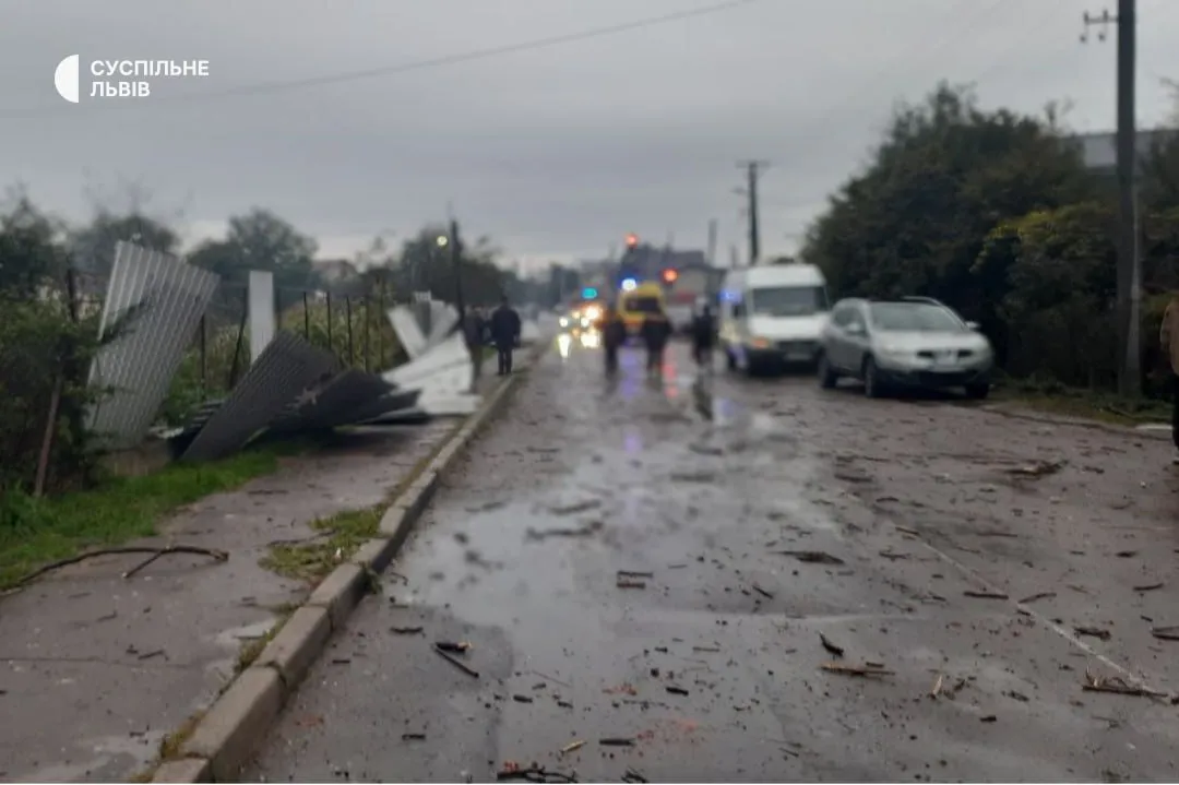 Наймасштабніший обстріл Львова та області: загинула ціла родина, восьмеро постраждалих. Фото і відео