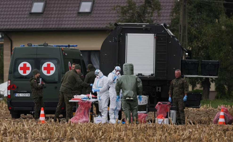 Во время атаки РФ на Украину: под Варшавой обнаружили обломки дрона. Фото