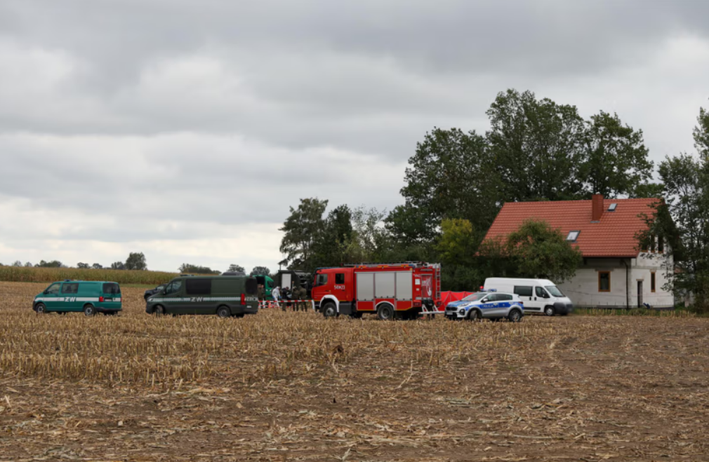 Во время атаки РФ на Украину: под Варшавой обнаружили обломки дрона. Фото