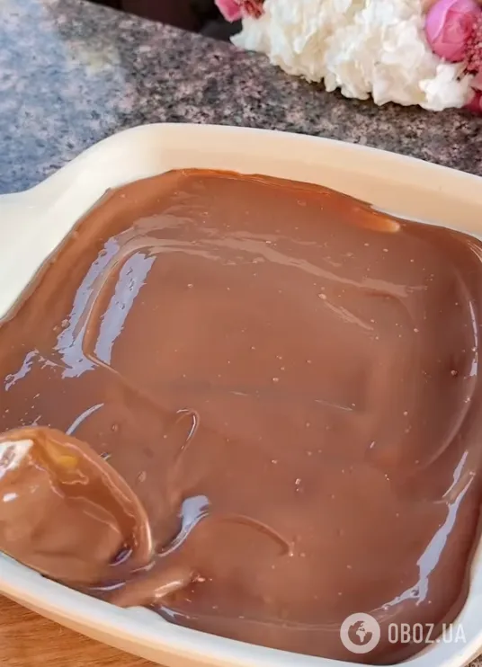 Без выпечки и теста: вкусный шоколадный десерт из четырех ингредиентов