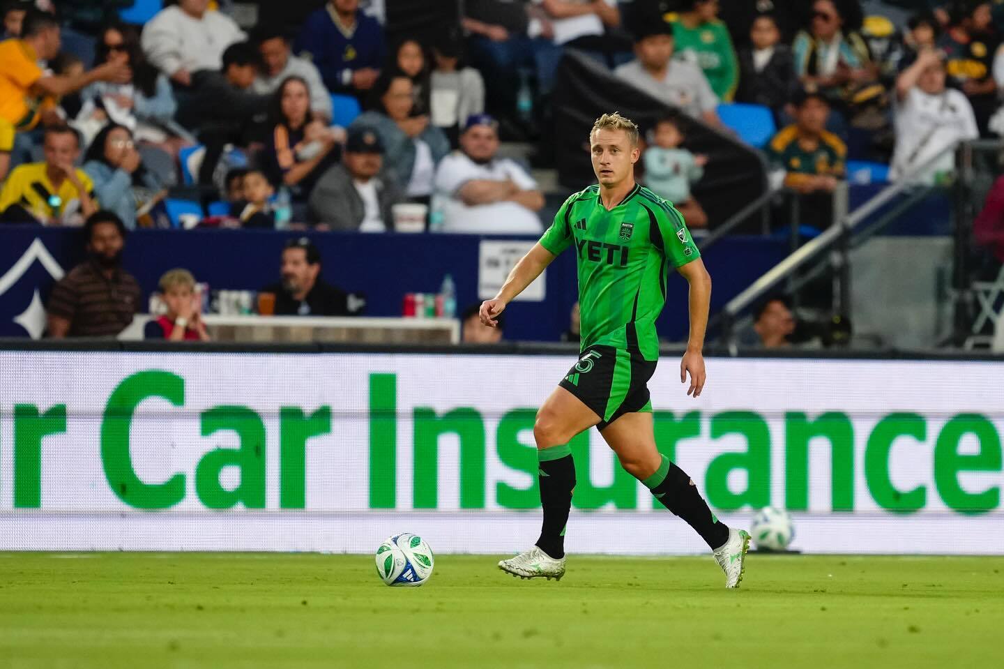 Полный стадион в США устроил овации футболисту сборной Украины. Видео