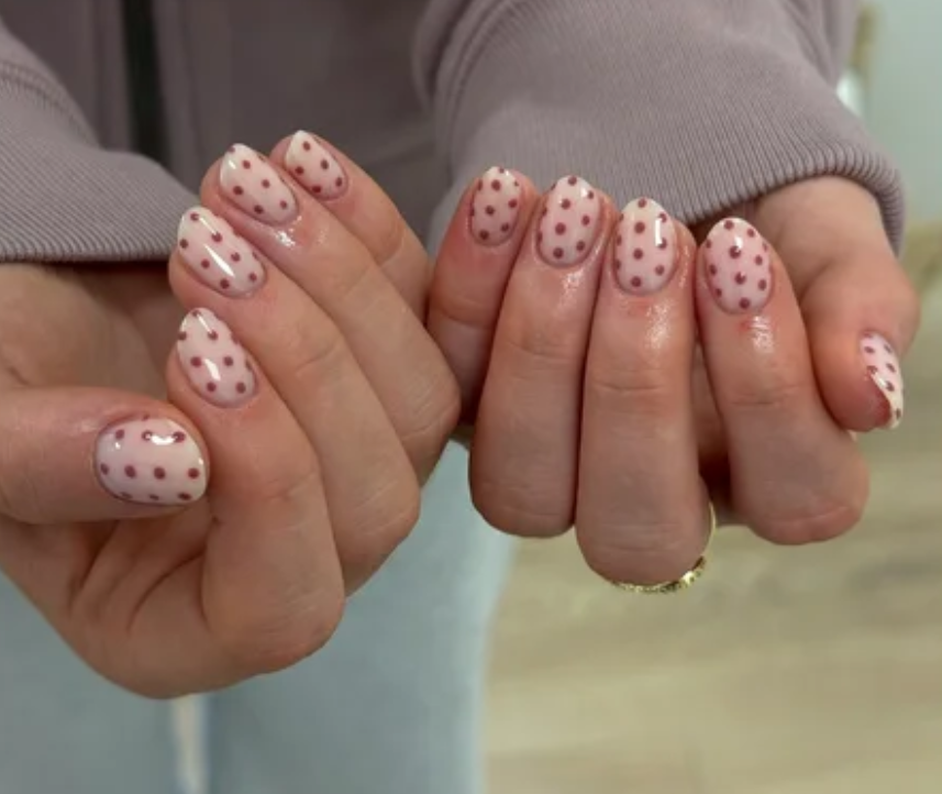 Манікюр на короткі нігті: 8 стильних ідей на осінь 2025, які захочеться повторити
