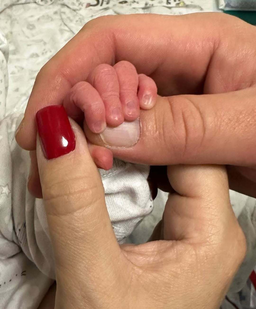 "Носила вишиванки, віталася "Слава Україні!" – і мене звільнили". Вікторія Білан-Ращук – про доноси у театрі, вагітність у 47 та службу в ЗСУ