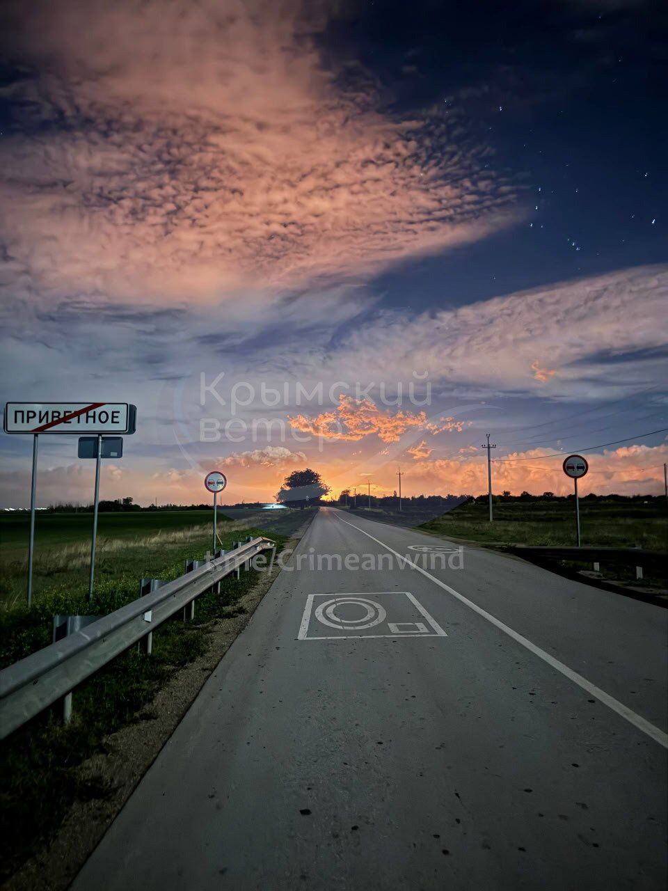 У Феодосії дрони уразили одну з найбільших нафтобаз Криму, спалахнула пожежа. Фото і відео