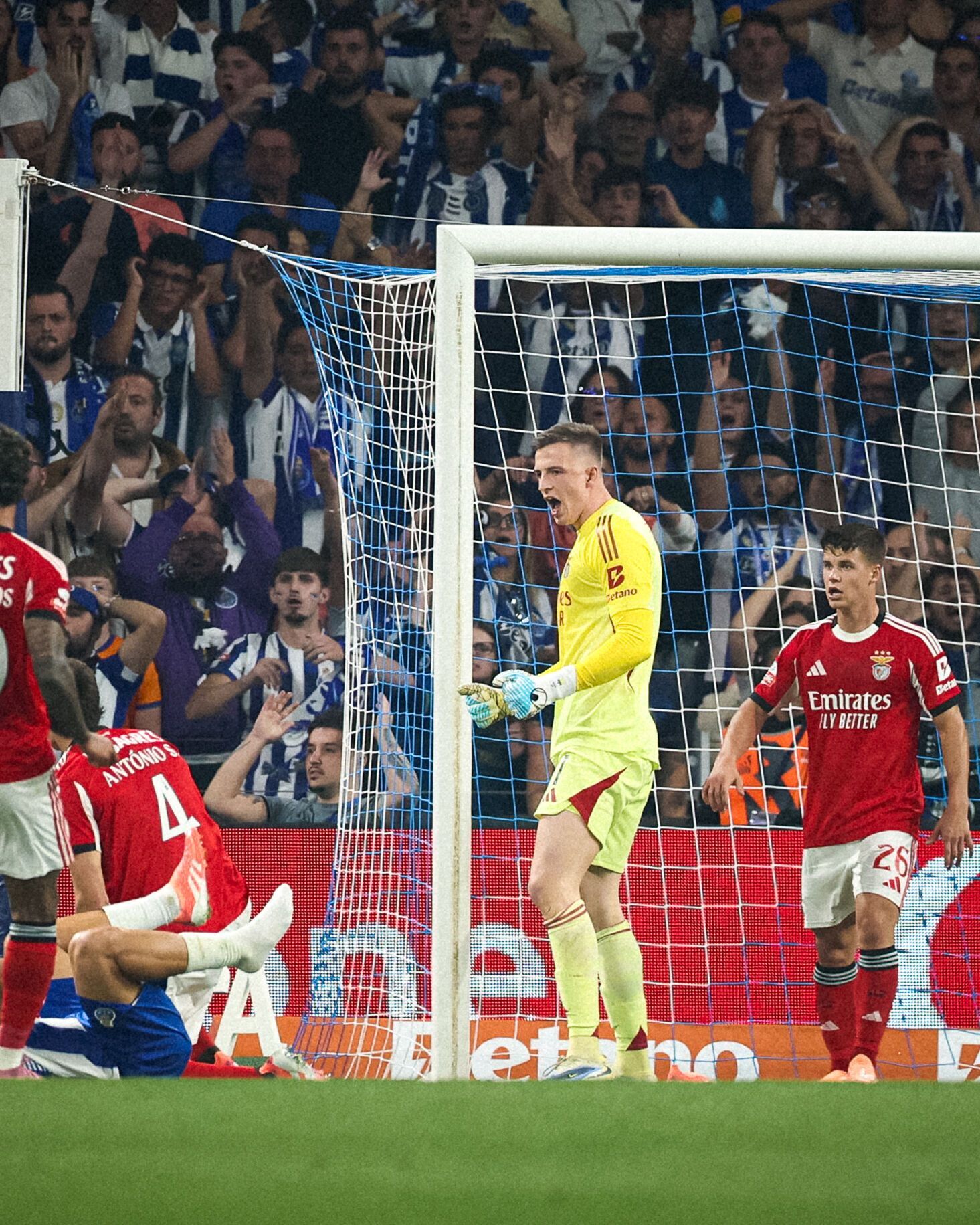 Моуриньо унизительно высказался о вратаре сборной Украины