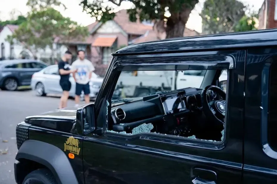 "Было очень громко, вспышки, искры, дым": в Сиднее мужчина устроил стрельбу на улице, пострадали десятки людей