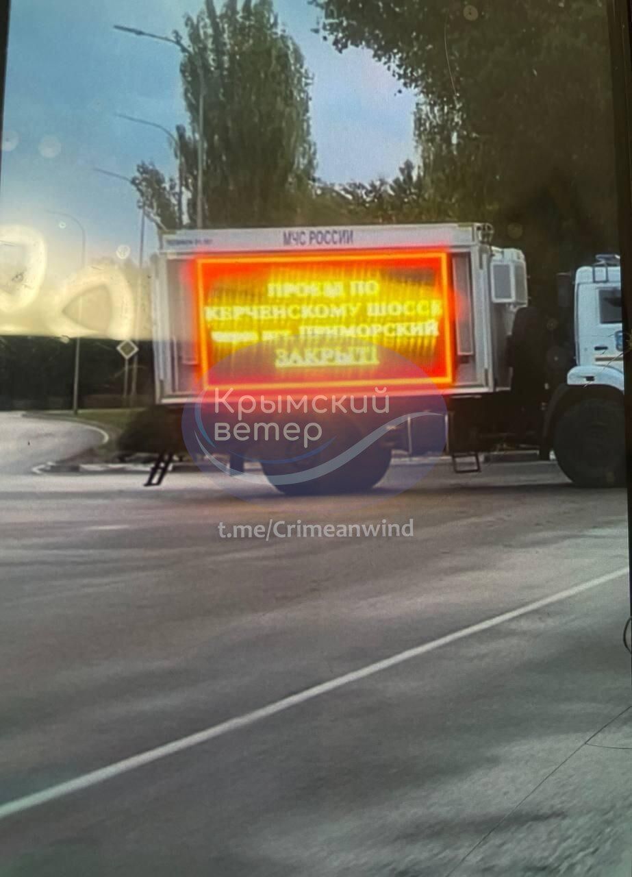 У Феодосії дрони уразили одну з найбільших нафтобаз Криму, спалахнула пожежа. Фото і відео