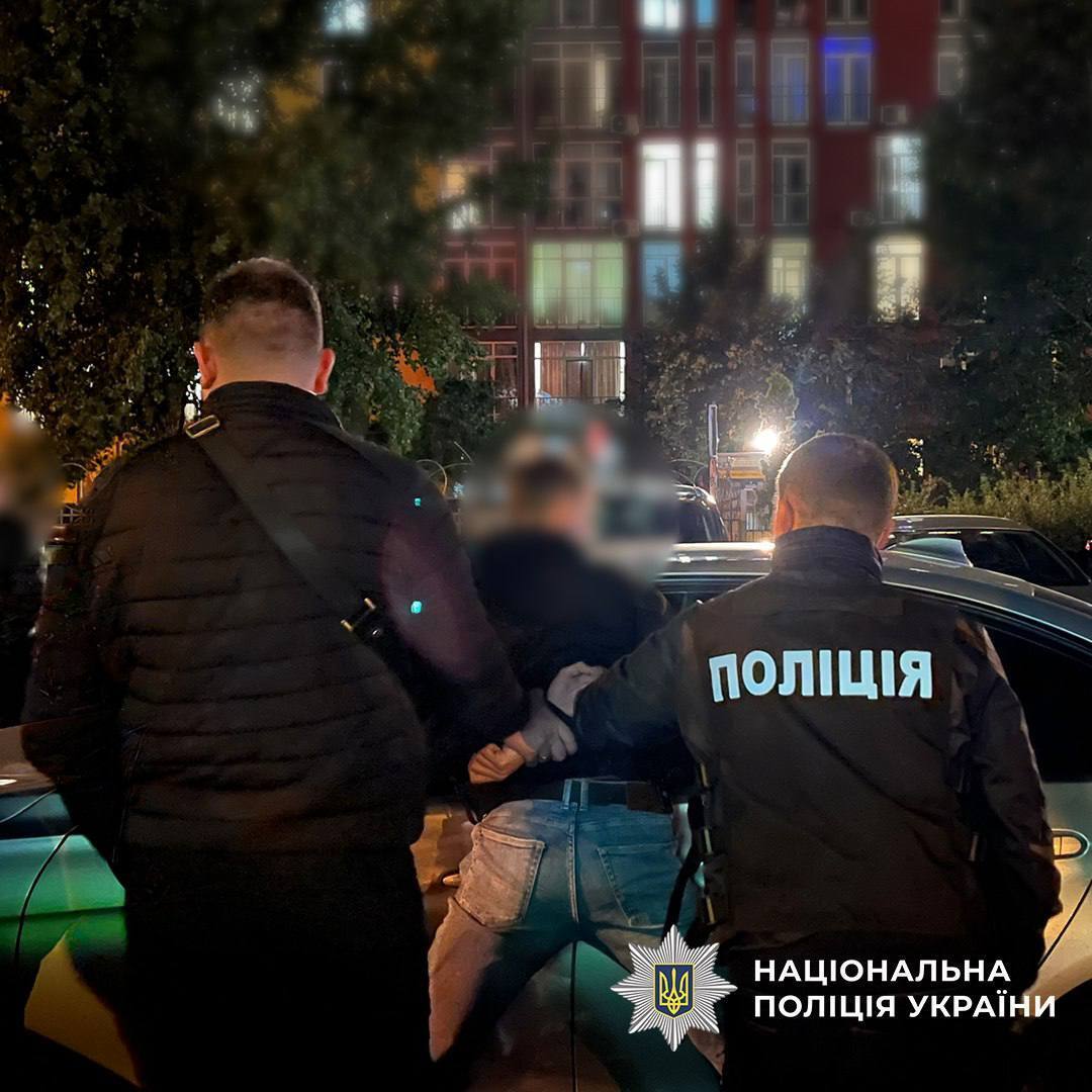 В Киеве госслужащий решил заработать на уклонисте $36 тысяч. Подробности, фото и видео