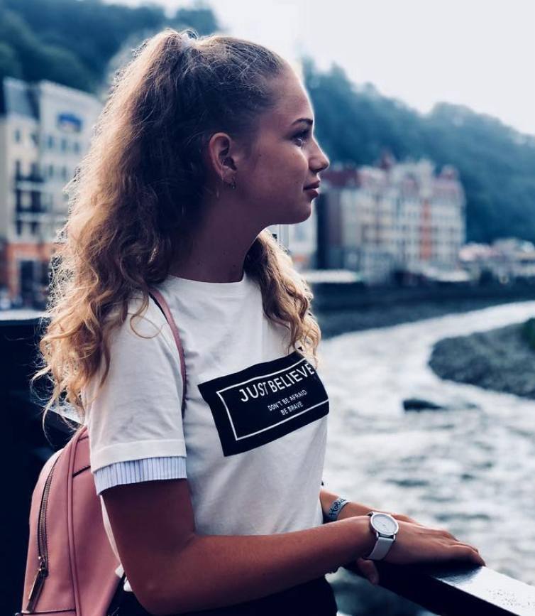 В Москве выбрали новую "Мисс Россия", но ее фото "до тюнинга" сбили с толку фанатов