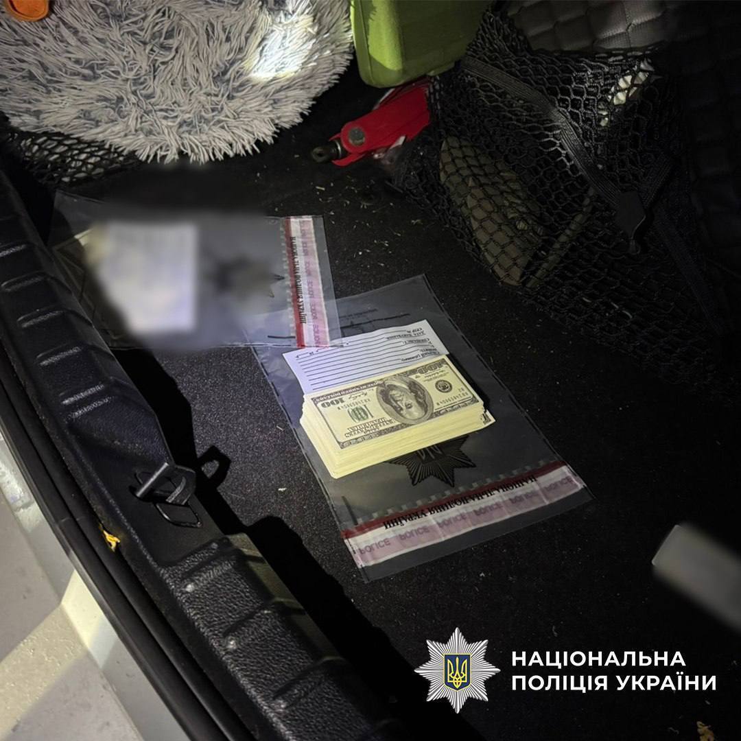 В Киеве госслужащий решил заработать на уклонисте $36 тысяч. Подробности, фото и видео