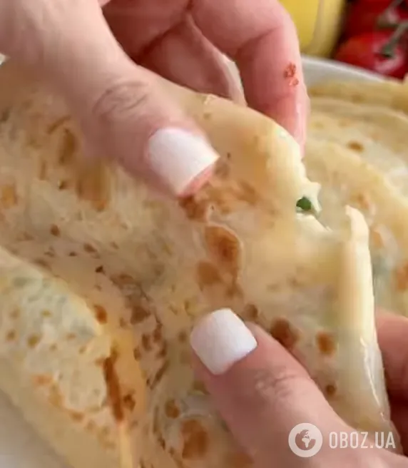 Эластичные блины-чебуреки с вкусной начинкой для перекуса: самый простой рецепт вкусного блюда