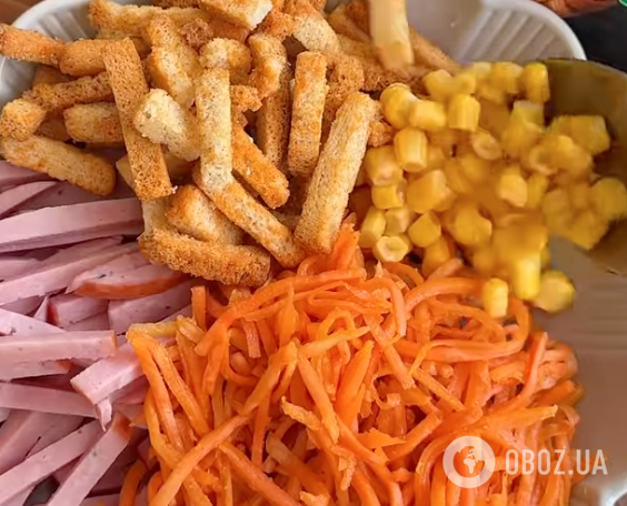 Бюджетный салат ''Копейка'' с морковью по-корейски и колбасой: самый простой рецепт