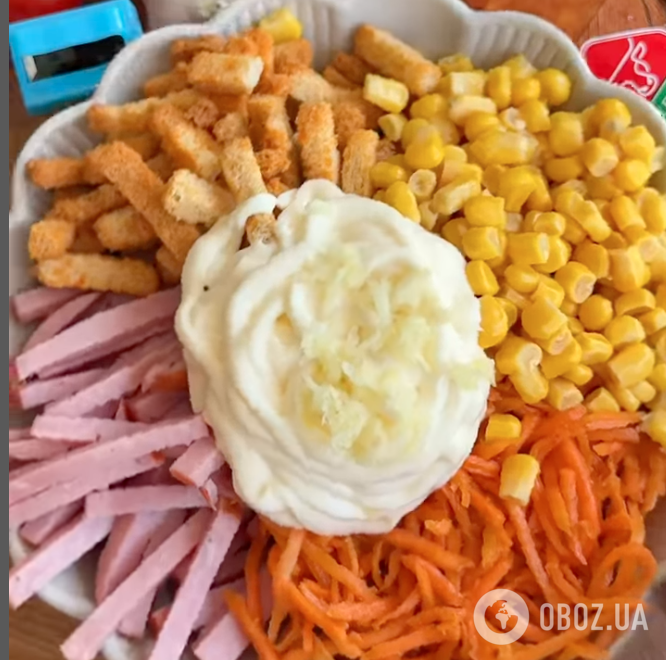 Бюджетный салат ''Копейка'' с морковью по-корейски и колбасой: самый простой рецепт