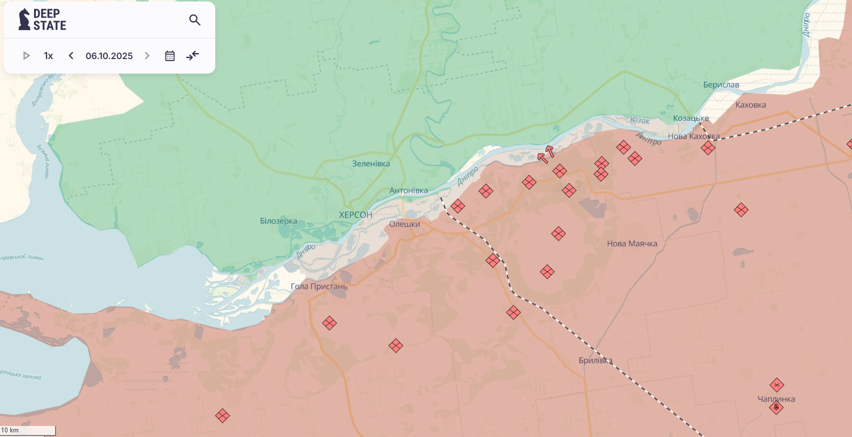 Під ударом була зупинка транспорту: окупанти атакували Херсон, є жертва