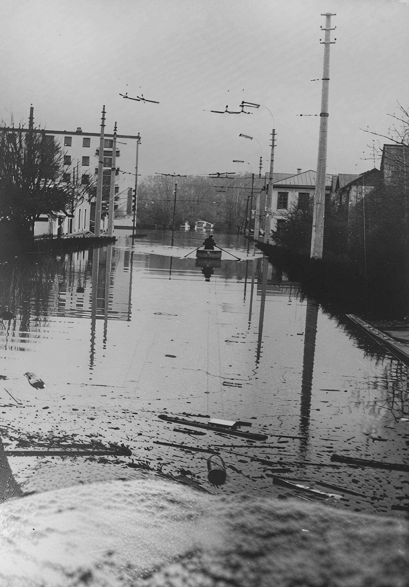 Плавали човнами: у мережі показали старі фото повені у Чернігові