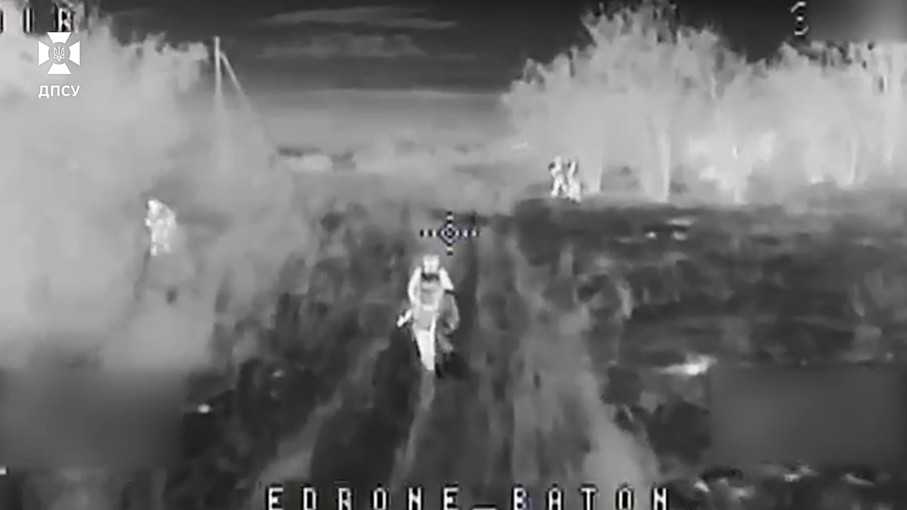 Окупанти задіяли мотоцикли та МТЛБ: прикордонники відбили масований штурм ворога  на Вовчанському напрямку. Відео