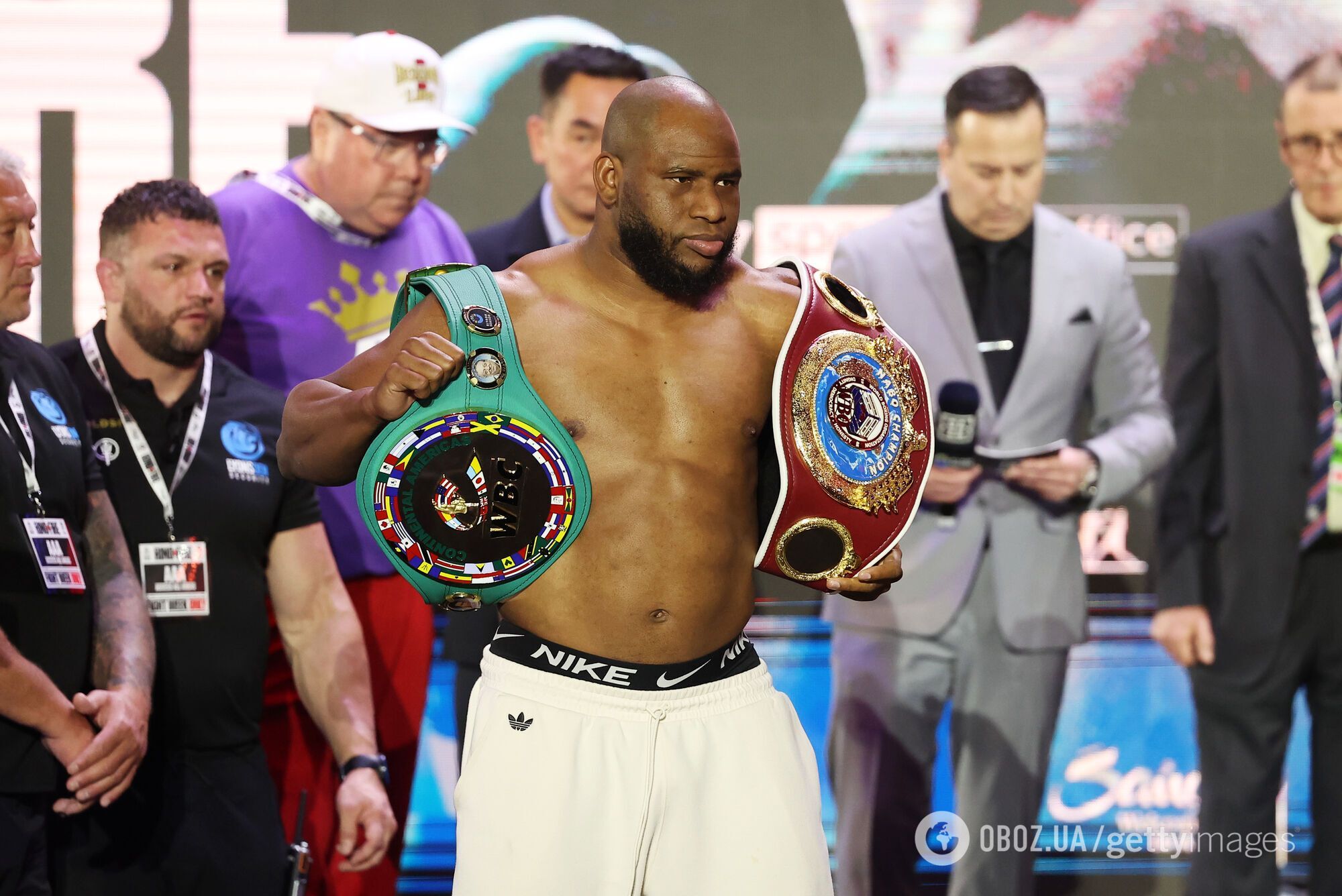 Стали известны супертяжи, которые проведут бой за право сразиться за пояс Усика