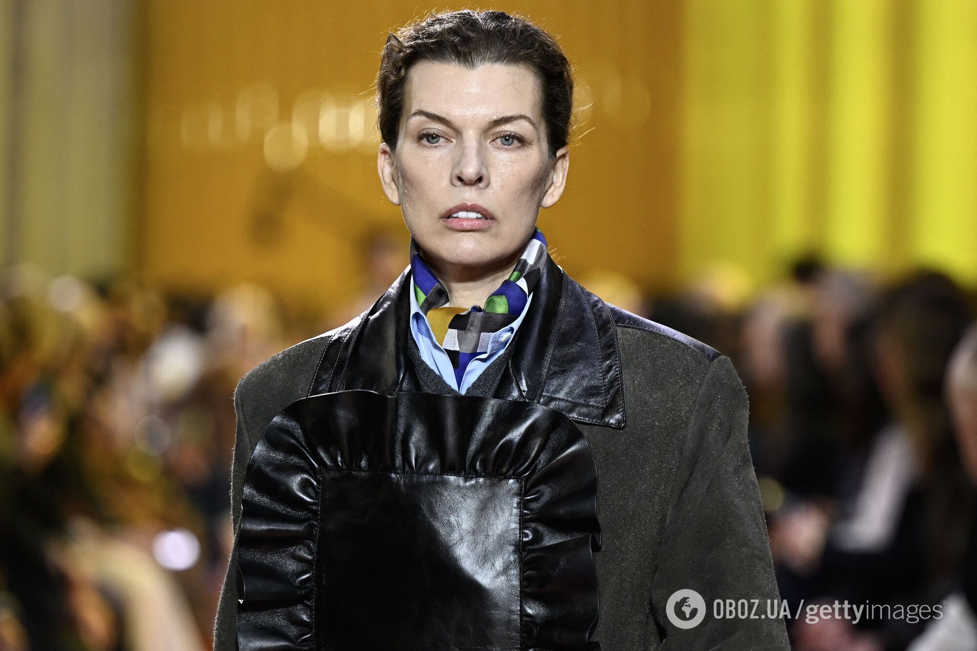 Невпізнанна Мілла Йовович на подіумі нажахала фанатів: чому мережа обговорює зовнішність актриси родом із України. Фото