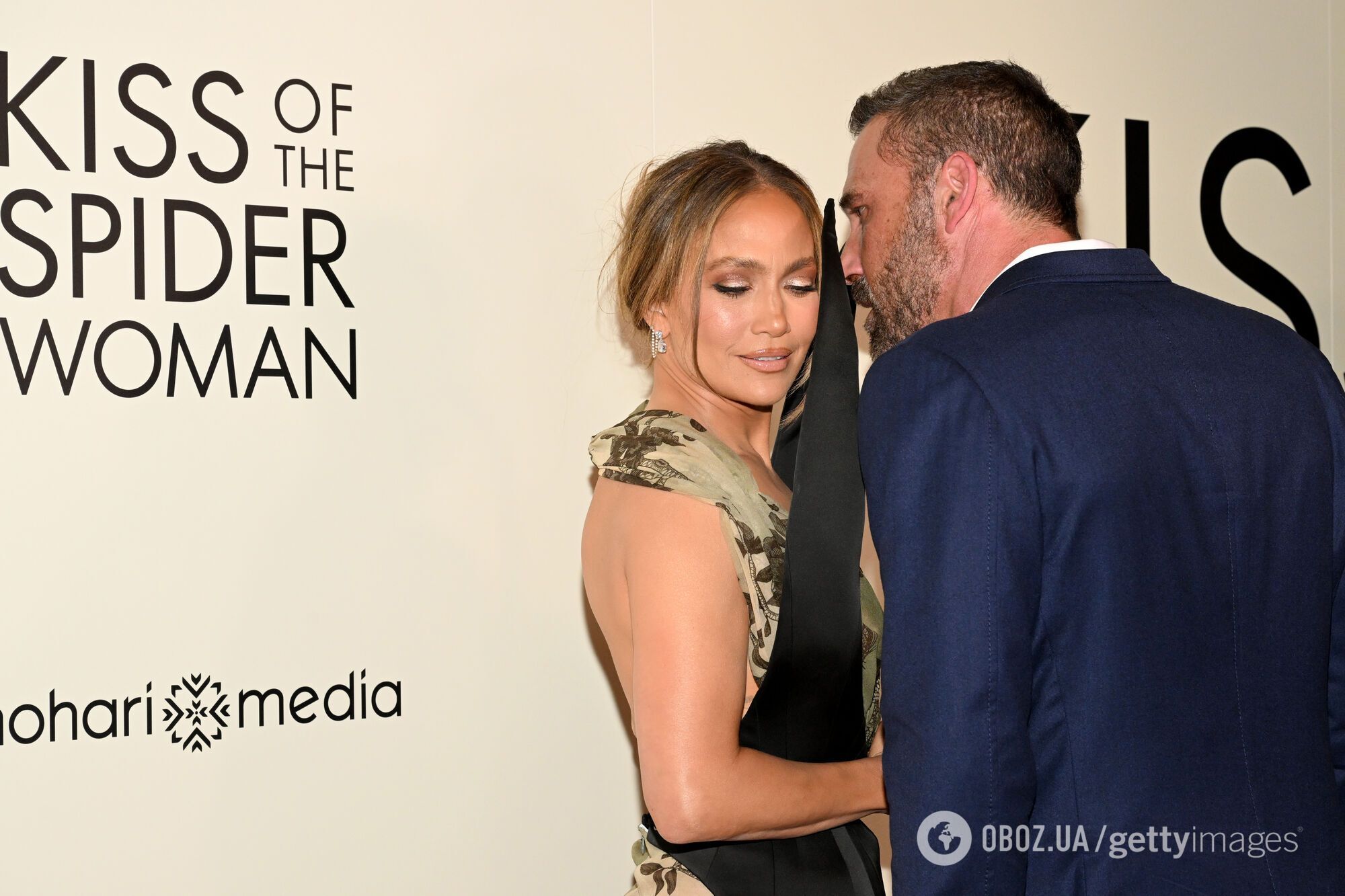 Разведенные Дженнифер Лопес и Бен Аффлек вышли вместе на красную дорожку и удивили своим поведением. Фото