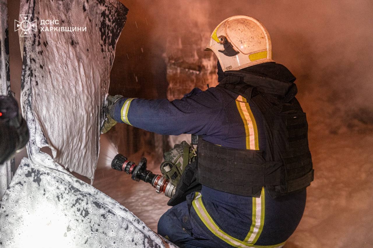 Росія спрямувала на Харків десятки "Шахедів": всі удари – по одному з районів міста, спалахнули пожежі. Фото та відео