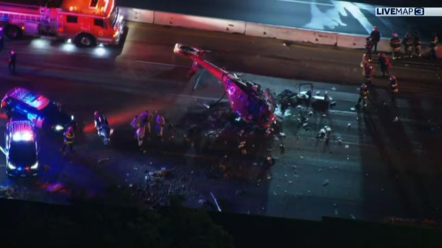 Упав прямо на шосе: у США розбився медичний гелікоптер, є постраждалі. Фото і відео