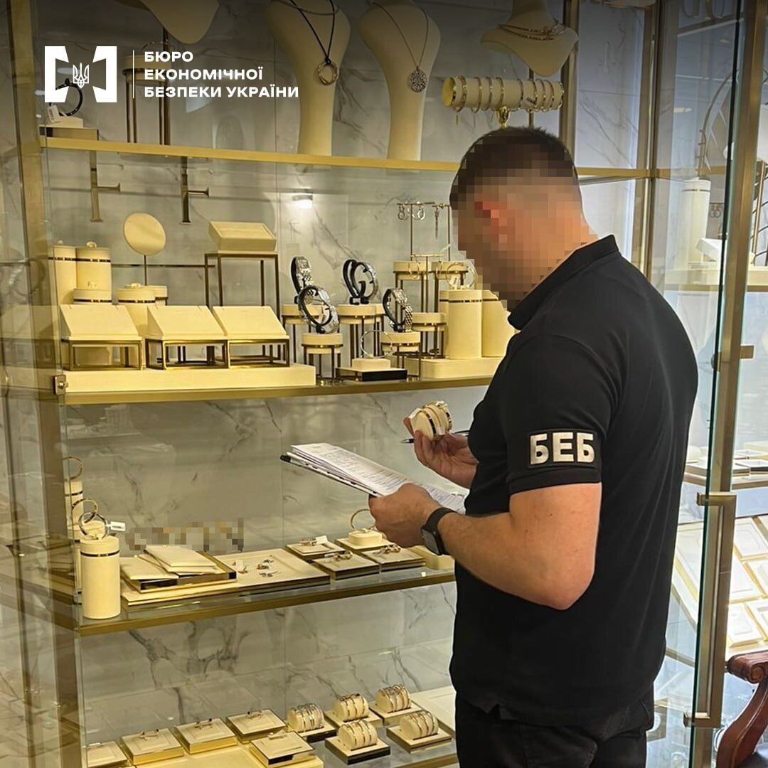 В Киеве обнаружили магазин люксовой продукции, где торговали контрабандой