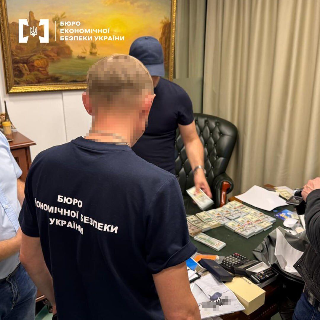 Правоохранители провели обыски.