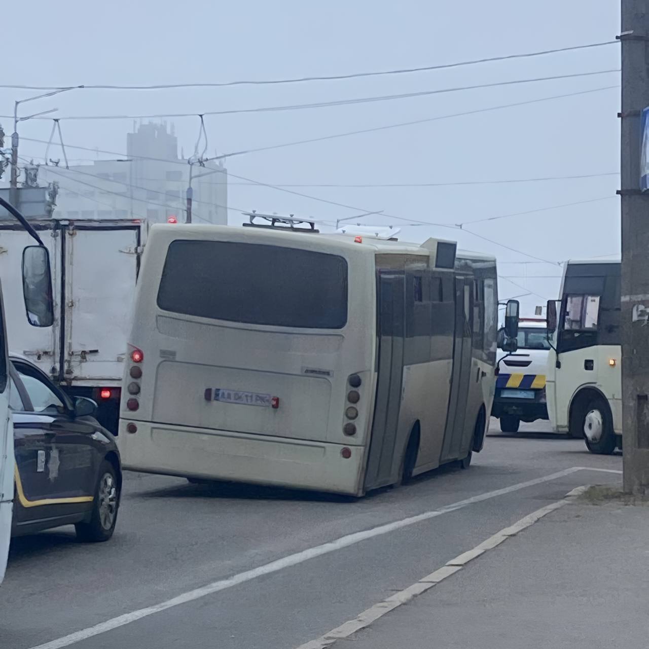 Шалені черги і переповнені маршрутки: у Києві через тривогу виник транспортний колапс. Фото і відео