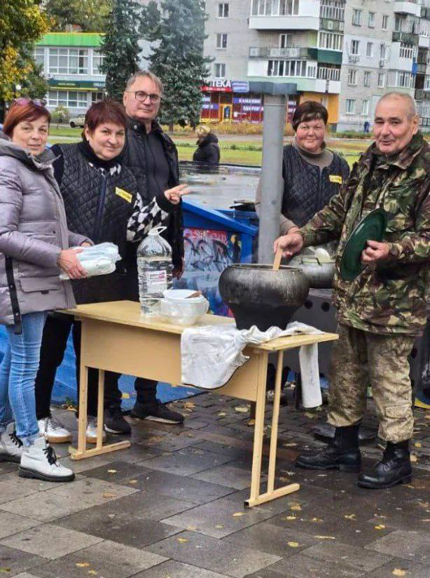 Незламна Шостка: після обстрілів РФ люди залишились без газу і світла, їжу готували просто неба. Фото, відео