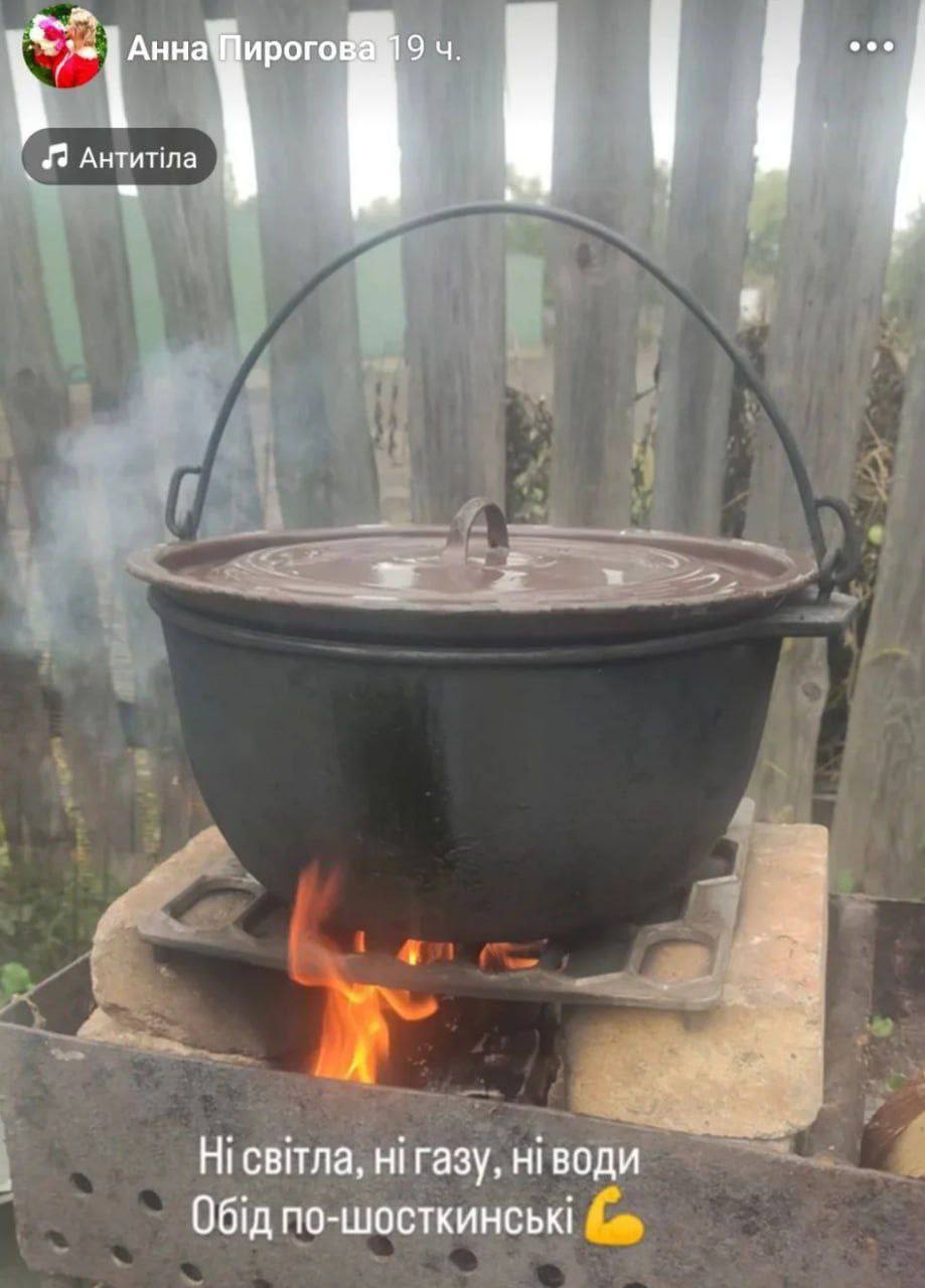 Незламна Шостка: після обстрілів РФ люди залишились без газу і світла, їжу готували просто неба. Фото, відео