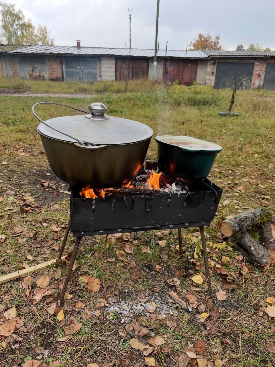 Незламна Шостка: після обстрілів РФ люди залишились без газу і світла, їжу готували просто неба. Фото, відео
