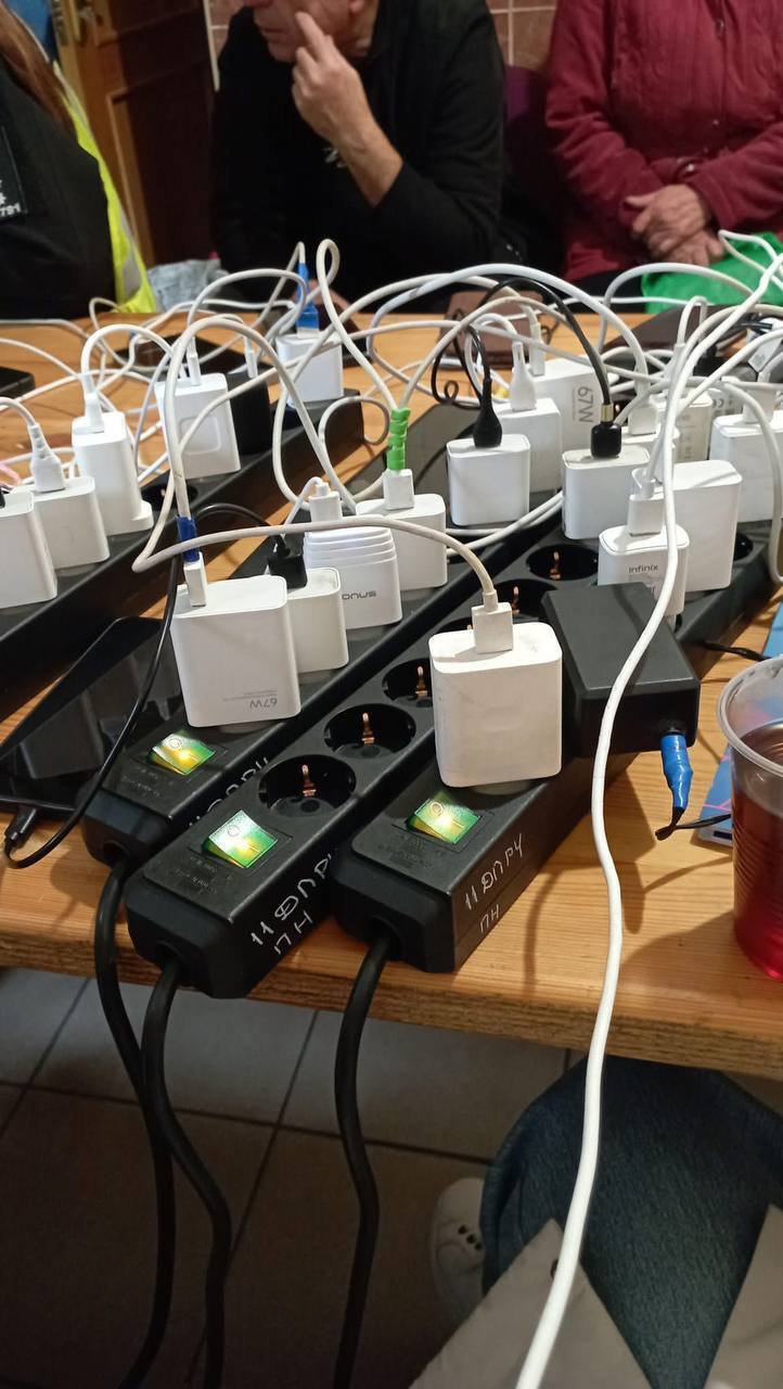 Незламна Шостка: після обстрілів РФ люди залишились без газу і світла, їжу готували просто неба. Фото, відео