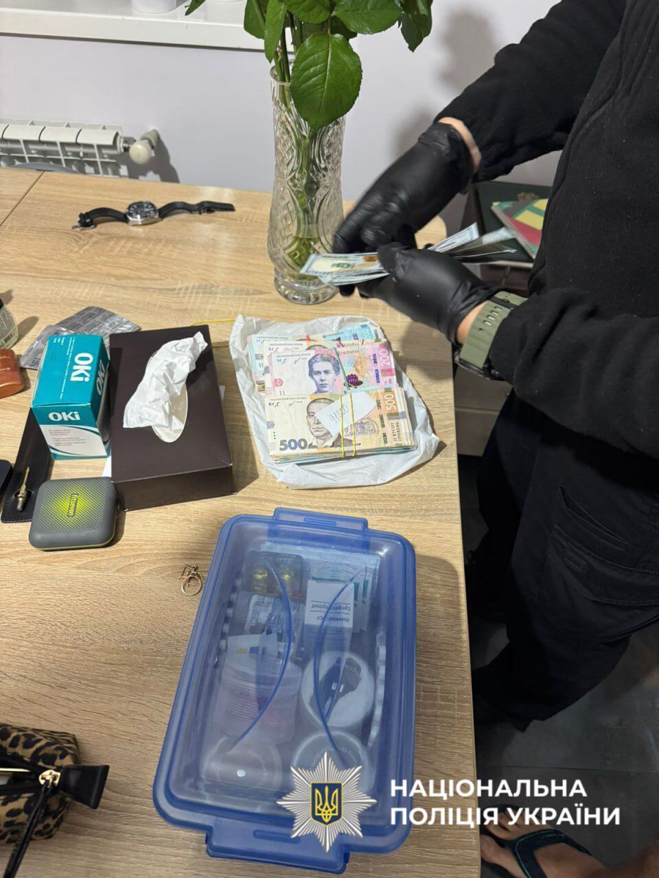 В Киеве директор колледжа и экс-чиновник Кабмина зарабатывали на уклонистах. Подробности схемы и фото