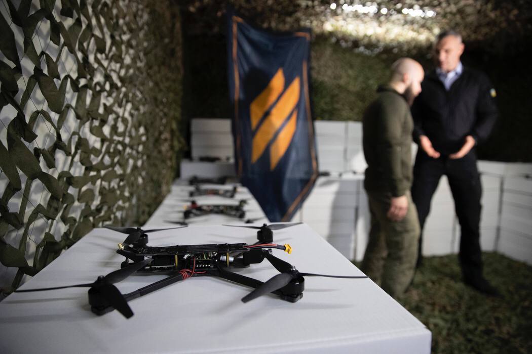 Еще 3 тыс. FPV-дронов: Кличко передал военным очередную партию помощи от Киева. Фото