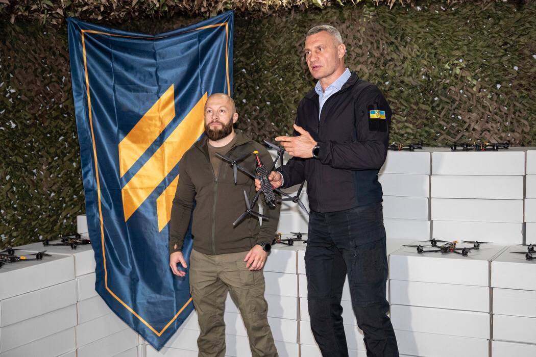 Еще 3 тыс. FPV-дронов: Кличко передал военным очередную партию помощи от Киева. Фото