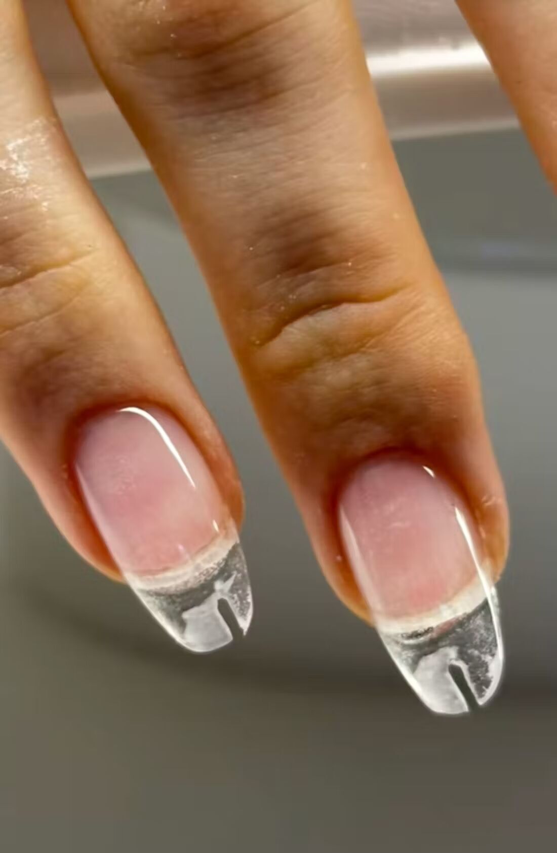 Самый модный прорыв 2025 года. Как выглядят ногти таби и что у них общего с обувью