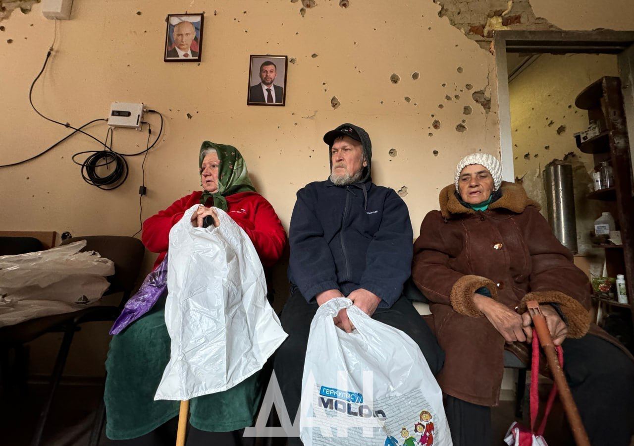 Из 14 тысяч осталось 24 человека: оккупанты устроили "праздник освобождения" в разрушенном Угледаре. Фото