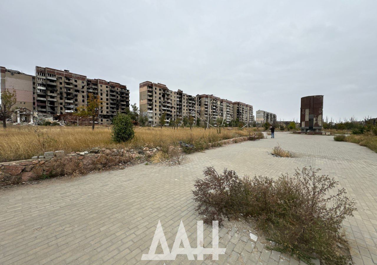 Из 14 тысяч осталось 24 человека: оккупанты устроили "праздник освобождения" в разрушенном Угледаре. Фото