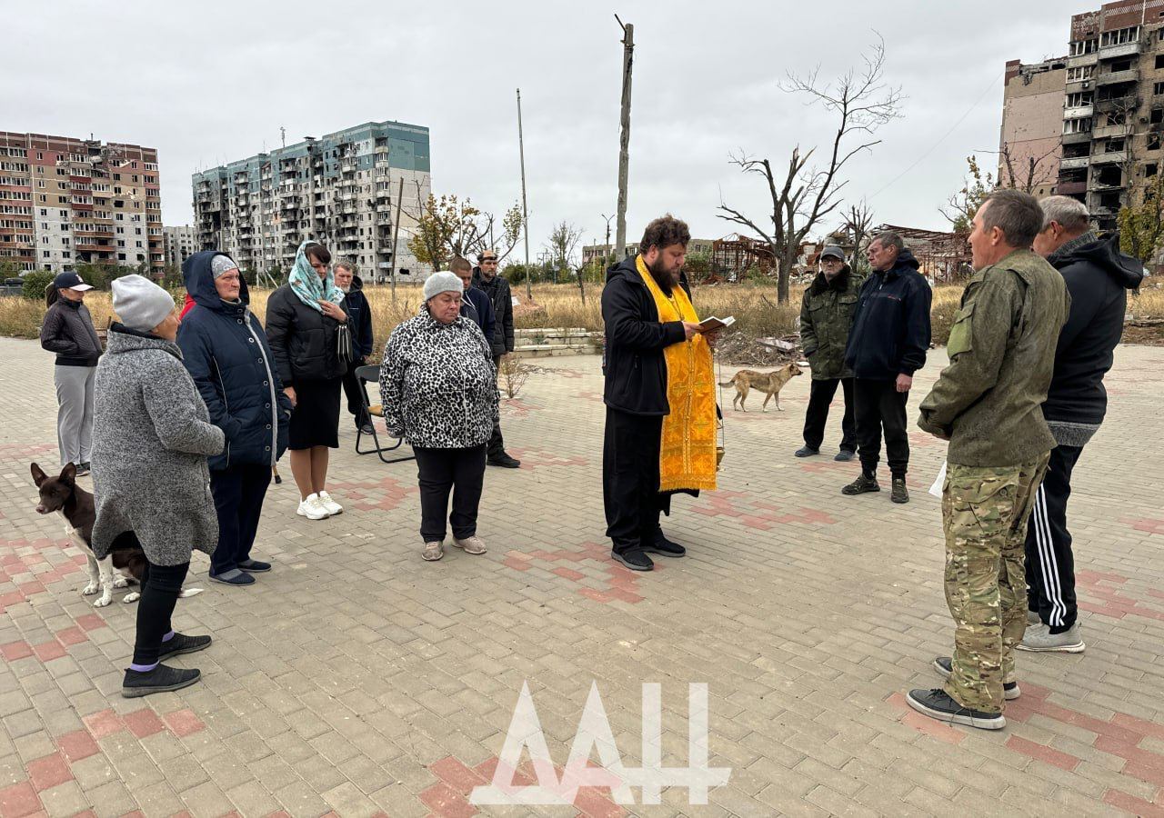 Из 14 тысяч осталось 24 человека: оккупанты устроили "праздник освобождения" в разрушенном Угледаре. Фото