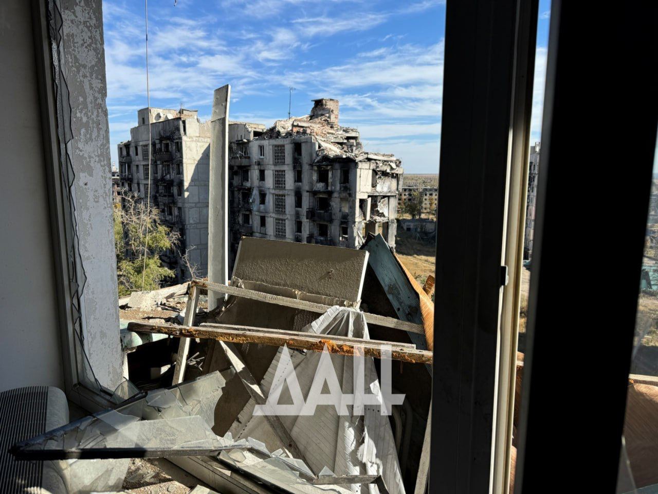 Из 14 тысяч осталось 24 человека: оккупанты устроили "праздник освобождения" в разрушенном Угледаре. Фото