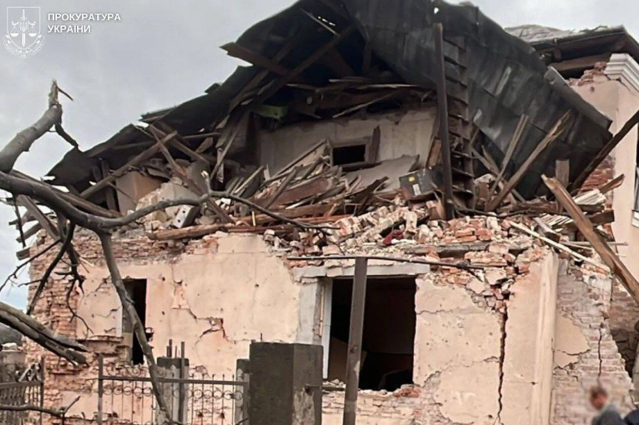 "Очень хорошая семья была": на Львовщине прощаются с матерью и ее 15-летней дочерью, которых убила Россия. Видео